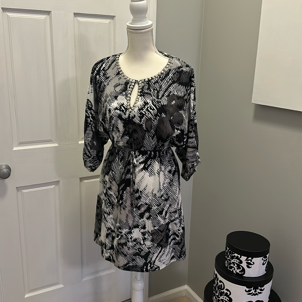 RED TAG Woman Black & White Tunic with beaded trim size 12 in UK or 10 in US